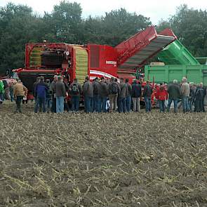 De belangstelling voor de demonstraties is groot.