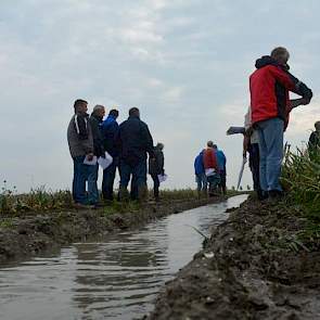 Het is nat op de proefvelden...