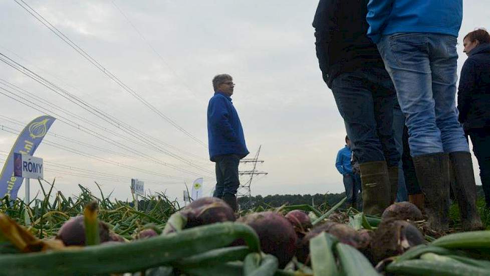 Veel zaadbedrijven, zoals Hoza presenteren zich tijdens de Uienmanifestatie, en vertellen over hun nieuwe en bestaande rassen.