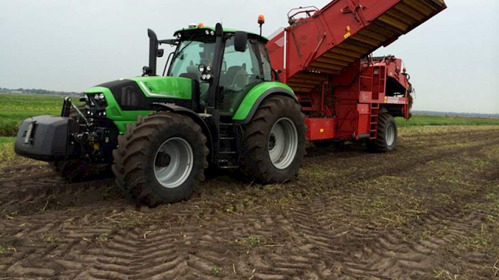 Siebring rooide het ras Seresta. Het onderwatergewicht van deze aardappelen lag rond de 512. ‘Behoorlijk goed’, zegt de Drentse akkerbouwer.