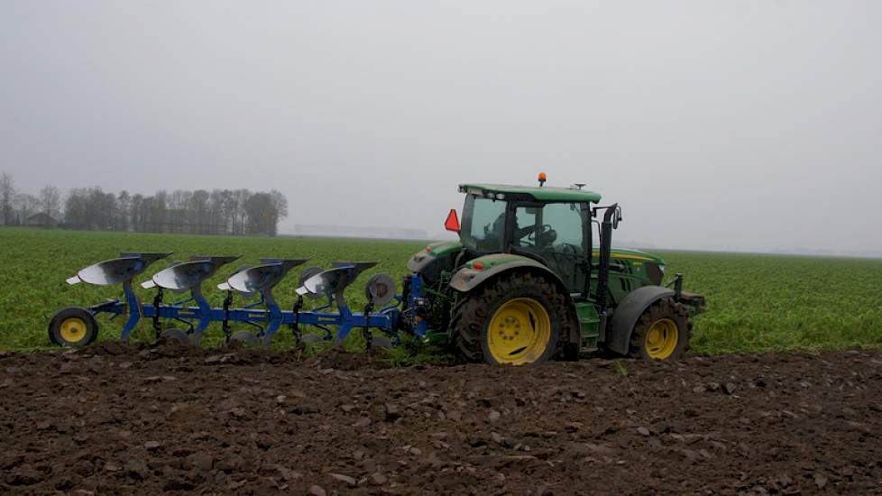 Op het perceel naast zijn huis groeiden deze zomer aardappelen.