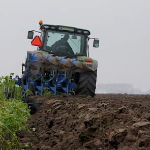 De Regt rustte zijn ploeg uit met gps. Hij wil met vaste rijpaden gaan werken.