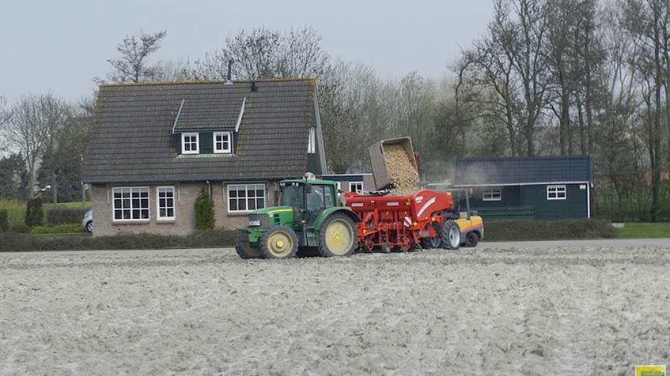 Het eerste pootgoed is op 14 april de grond in gegaan.