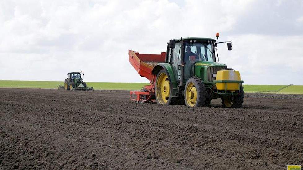 Houtsma teelt 9 hectare Spunta. ‘Het is financieel gezien een interessant ras, en er is altijd veel vraag naar.’ In totaal telen de ondernemers bijna 25 hectare pootgoed.