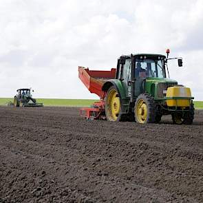 Houtsma teelt 9 hectare Spunta. ‘Het is financieel gezien een interessant ras, en er is altijd veel vraag naar.’ In totaal telen de ondernemers bijna 25 hectare pootgoed.