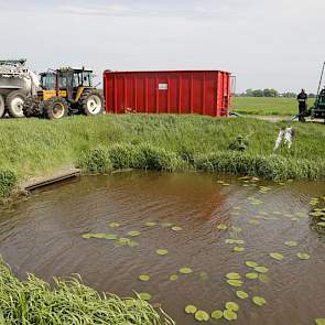 In de container is mixen/beweging noodzakelijk, omdat de papiercellulose anders verandert in een plak. De spuit heeft speciale grovere spuitmonden. Dit in combinatie met een flinke hoeveelheid water zorgt ervoor dat de spuit zijn werk kan blijven doen.