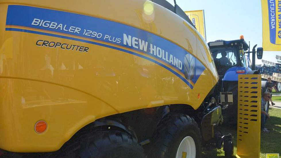 De IntelliCruise van New Holland zorgt er voor dat de pers optimaal draait door het aanpassen van de snelheid van de trekker. De pers stuurt de trekker (voorzien van AutoCommand) aan: is er minder stro, dan gaat de trekker sneller rijden, en andersom. Zo