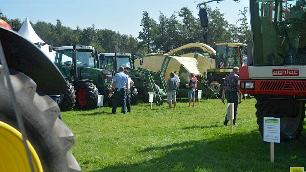 Bij het Paviljoen ‘Zo goed als nieuw’ is veel aandacht voor tweedehands trekkers en machines.