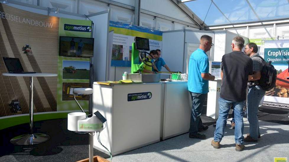 In het Smart Farming Paviljoen worden alle ins en outs getoond en verteld over drones en precisielandbouw.