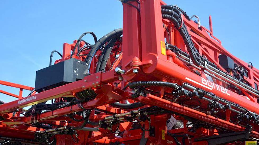 De veldspuiten van Agrifac zijn voorzien van de FastFoldPlus. Met deze techniek kunnen akkerbouwers de spuitboom sneller en makkelijker in- en uitvouwen. Deze techniek is in te bouwen op veldspuiten vanaf bouwjaar 2013.