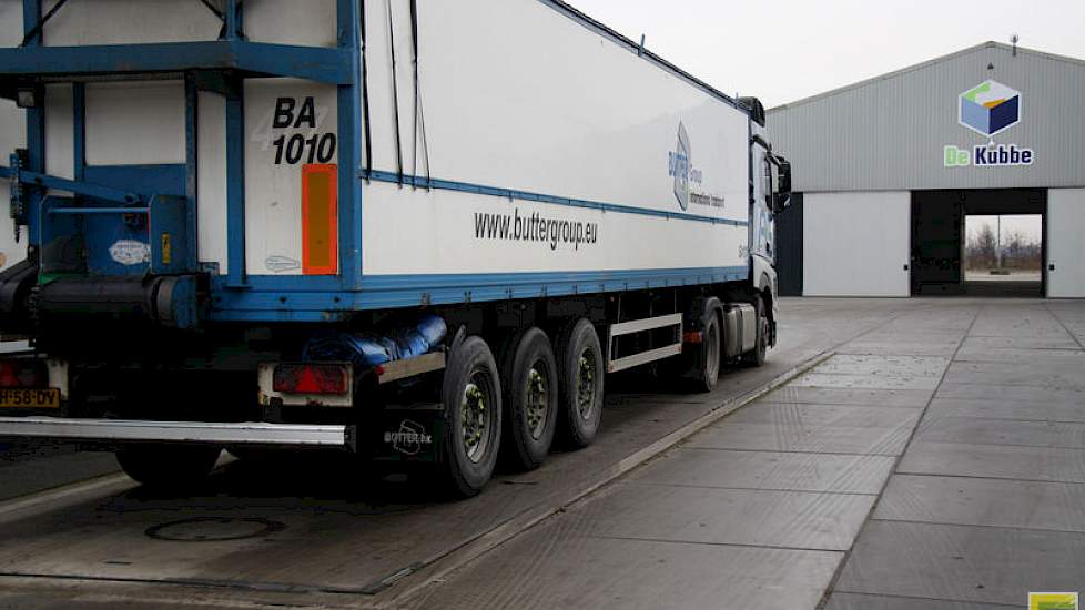 De weegbrug van De Kubbe weegt tot 70 ton. Hij wordt gebruikt voor agrarische vrachten, maar ook voor hele andere zaken, waaronder hout en caravans.