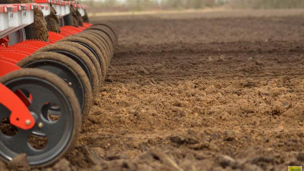 Omdat het areaal bieten dit jaar in het werkgebied van Weco De Hondsrug flink is gegroeid na het wegvallen van het quotum, heeft de loonwerker besloten één 12-rijer aan te houden. ‘Een groei van 15 tot zelfs 20 procent in het areaal bieten is hier zeker m