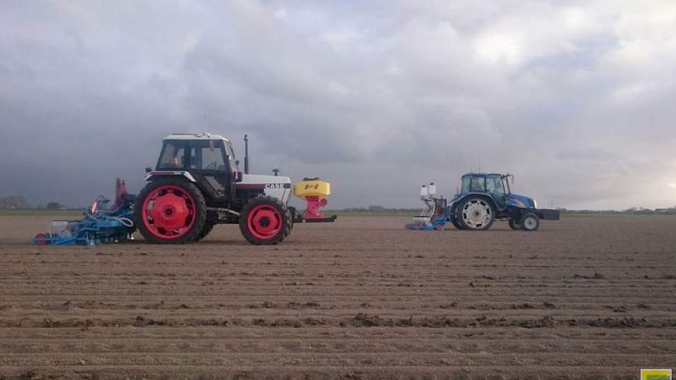 16 april: In de afgelopen week is het laatste uienzaad de grond ingegaan (foto: Arjan Bos)