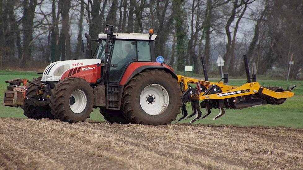 Bietenland klaarleggen in één werkgang met de McConnel Discaerator Trekkerweb