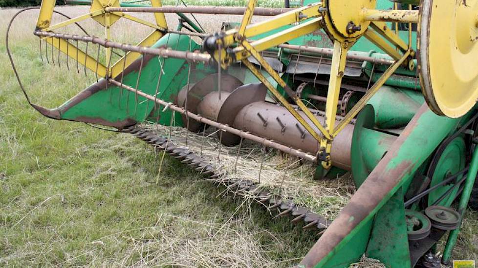 De knipperij is volgens de akkerbouwer het zwakke punt van deze combine. 'Hij slaat snel vast.'