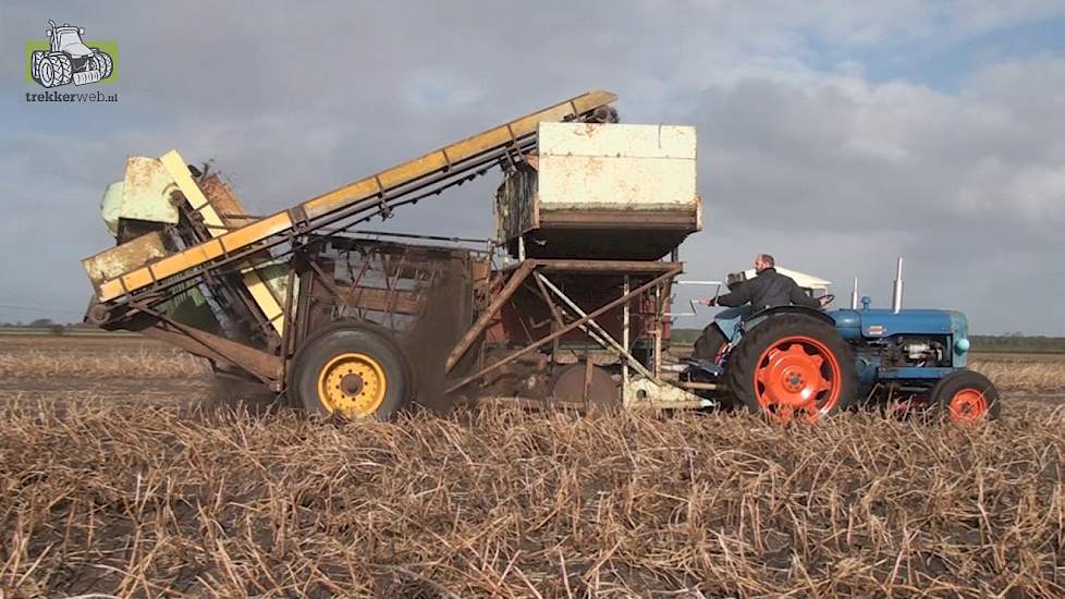 Climax met Ford Power Major aan het zetmeel aardappelen rooien Trekkerweb