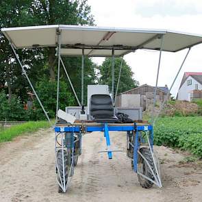 Giesen rijdt nu voor het tweede jaar met deze selectiekar. Afgelopen jaar heeft hij wel wat aangepast. De kar had namelijk eerst tweewielaandrijving, nu is dat vierwiel. „De machine loopt nu rustiger.”