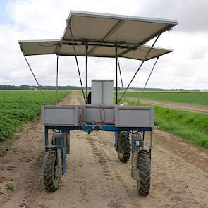 Daarnaast is de kar voorzien van zes zonnepanelen. Deze zorgen voor net dat extra beetje elektriciteit, zodat hij in combinatie met de accu’s een hele dag kan rijden.