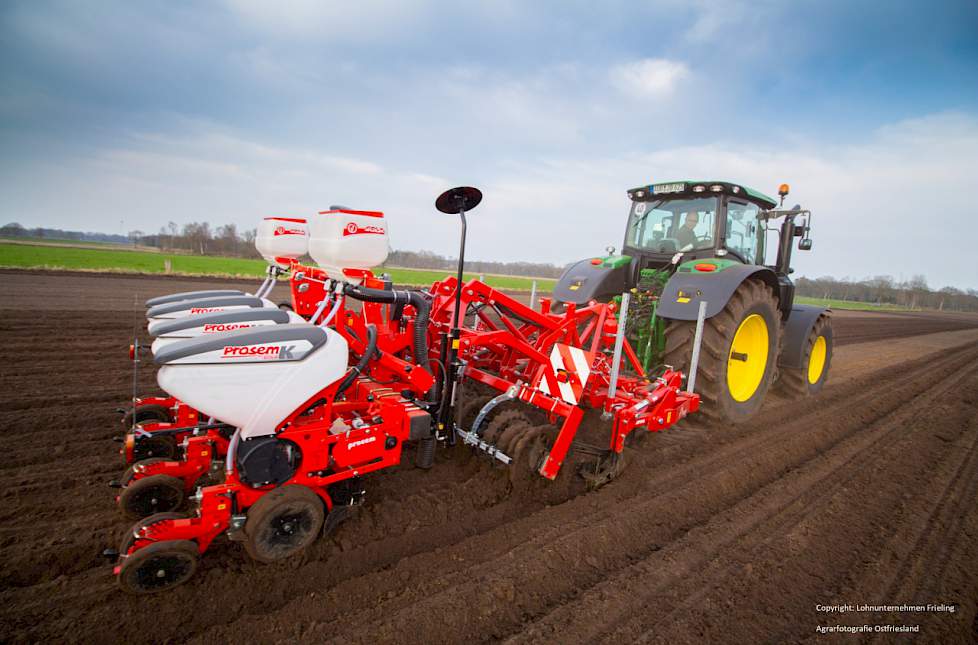 De Evers Ruggenteeltwoeler is één van de genomineerden. De machine is ontwikkeld om gewassen zoals mais, koolzaad en wortelen op ruggen te verbouwen. De combinatie van diepe, niet-kerende grondbewerking bij het maken van ruggen zorgt ervoor dat gewassen d