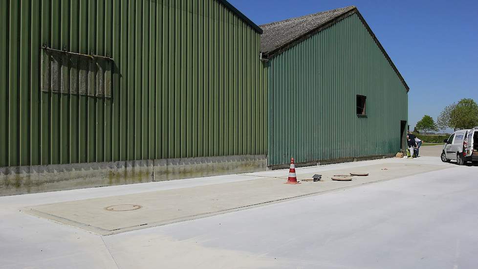 De pluimveehouder installeerde een nieuwe weegbrug. „Dat is handig om de vrachtwagens met kuikens te wegen en ook de akkerbouwopbrengsten.”