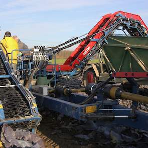 Lodders heeft eerder getest met twee verschillende demomachines. Van deze twee heeft hij het beste eruit gehaald en dat zit in deze huidige machine. „Nu kun je wel 60 ton per dag verwerken. Je hoeft nu geen voorwerk te doen, kunt meteen aan de gang.”