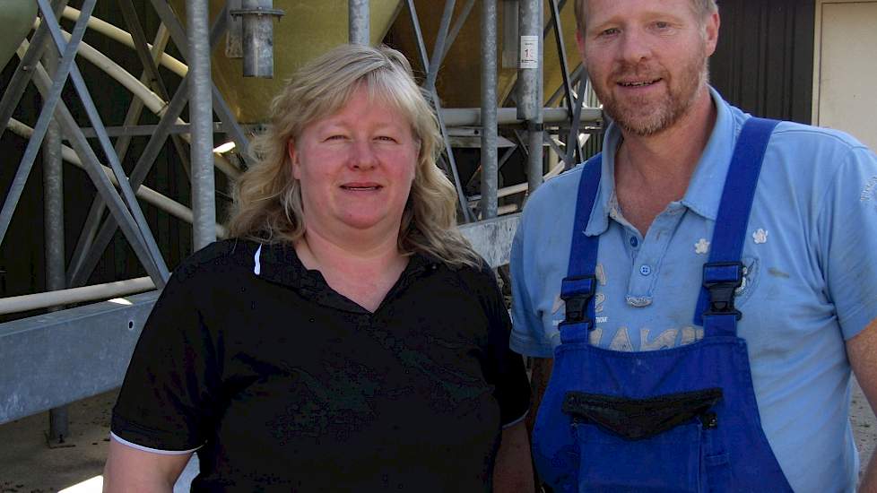 Hennie en Herrald Klaassen hebben een vermeerderingsbedrijf met 1.350 Deense zeugen in Coevorden (Dr.)  Hennie heeft de regie rond het werpen van de zeugen