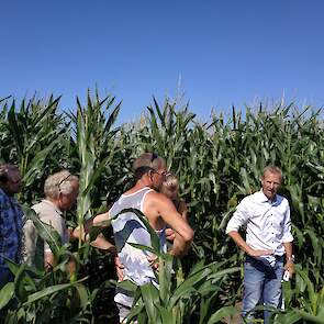 Aan het einde wordt er nog even aandacht besteed aan de verschillende maïsrassen. Het betreffen rassen met een FAO tussen de 160 en 220. Vroege tot zeer vroege rassen dus. Wijbenga meldt dat de FAO door de verschillende zaadleveranciers verschillend wordt