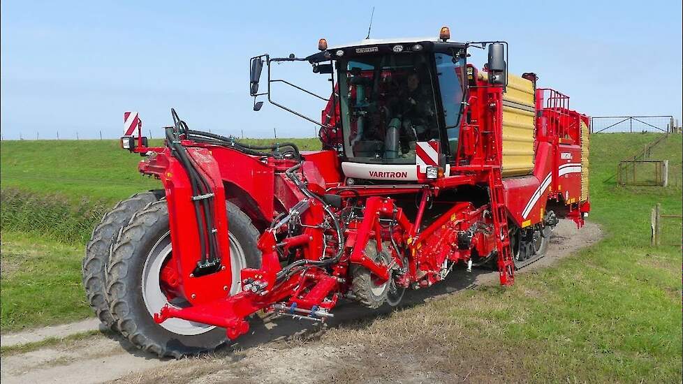 Aardappelen rooien met GRIMME Varitron 270 TerraTrac en inschuren. Van Veen Agro Uithuizermeeden.