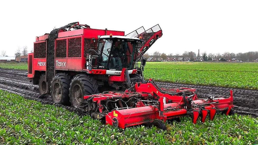 Bieten oogst 2023 in zeer natte omstandigheden Loonbedrijf Speelman en Feunekes.