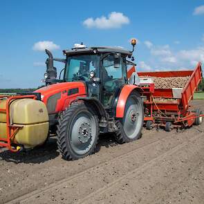 Waar ze nu vooral op inzetten met het kweekwerk? „Dat is vooral Pallida- en phytophthora-resistentie”, zegt Anko. „Maar eigenlijk blijft opbrengst op de eerste plaats staan. Daar moet het uiteindelijk toch nog steeds van komen.”