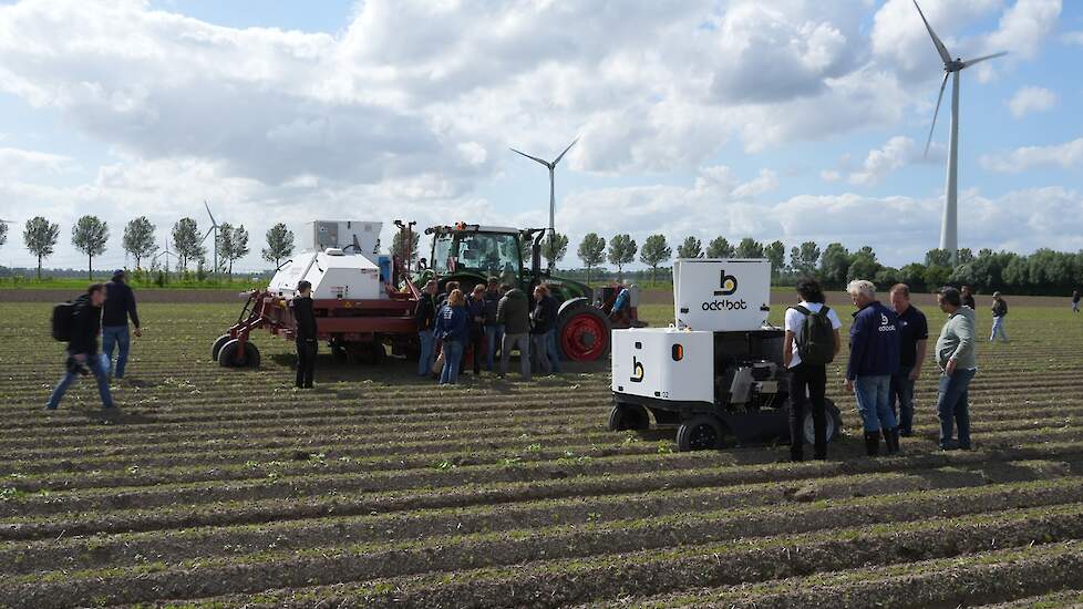 Robots wieden op Biovelddag 2024