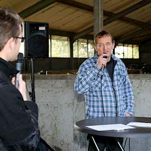 Melkveehouder Eddy Gras ging in een workshop in gesprek met de aanwezige veehouders over hoe zij met hun grasland- en inkuilmanagement omgingen. Verschillende onderwerpen passeerden de revue, waaronder wel of niet in twee keer (kunst)mest rijden, het soor