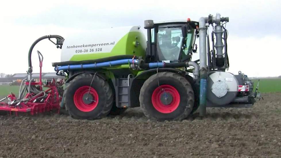 Demo toedienen dierlijke mest in aardappelen